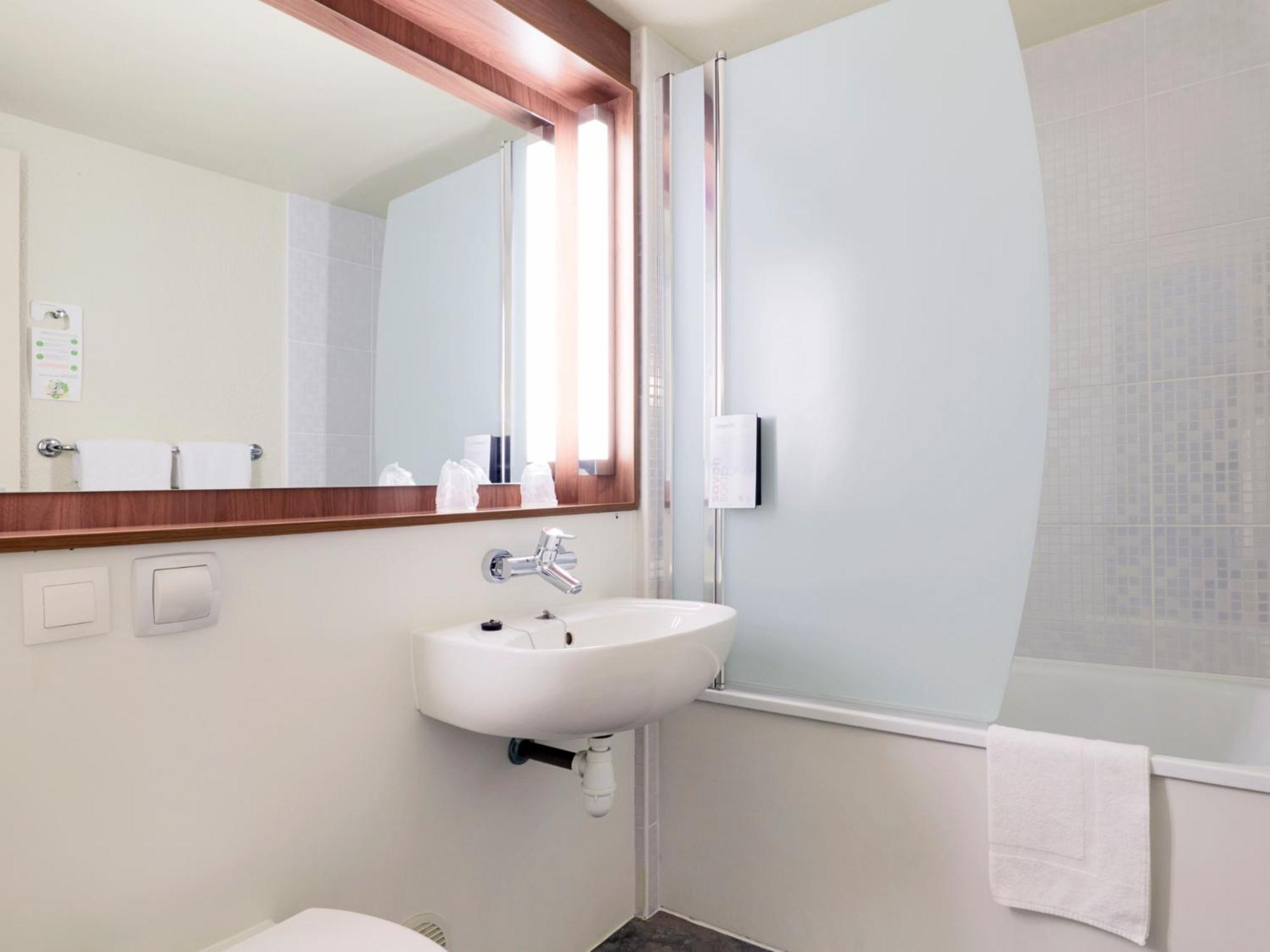 Hotel Campanile Brest - Gouesnou Aeroport Habitación foto